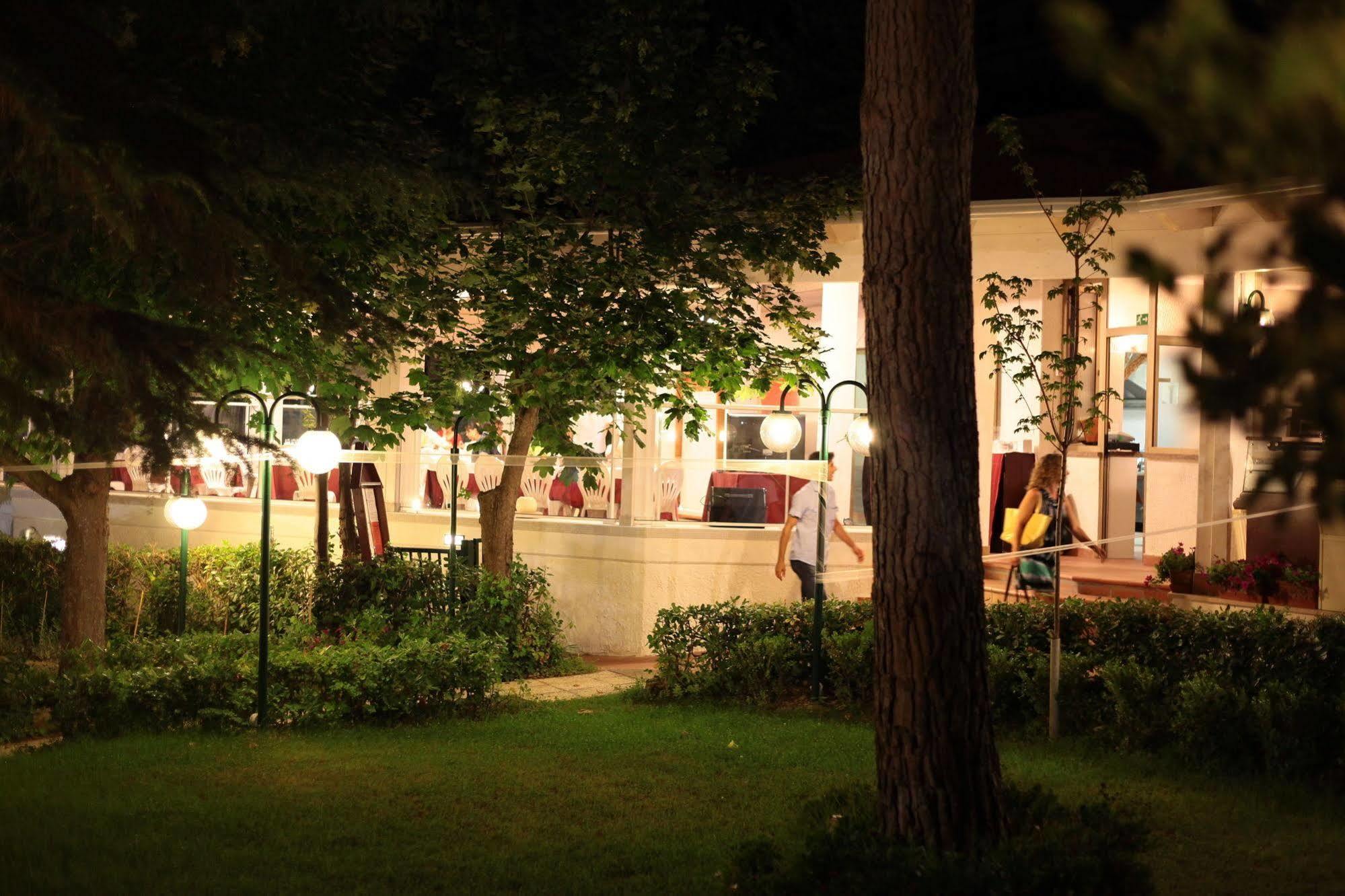 Casa Ferretti Di Ferretti Village Silvi Marina Exterior foto